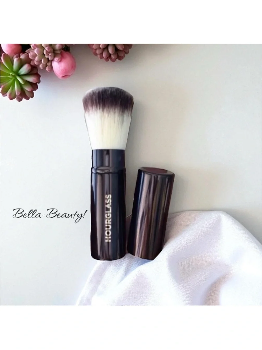 Hourglass Retractable Foundation Brush ~NEW~